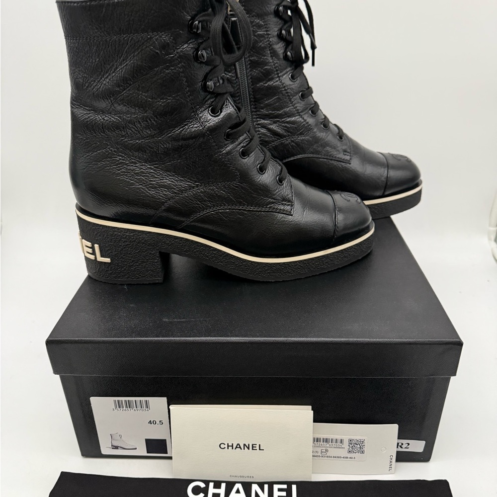 CHANEL Black Combat 21C Lace-Up Leather Boots 40.5